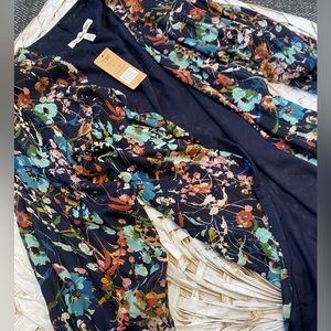 Evereve kimono I floral print perfect for spring summer and fall, bnwt